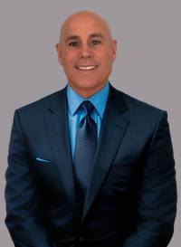 2025 Headshot Robert Madruga